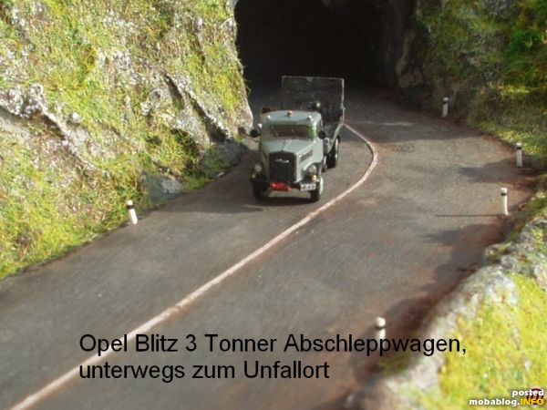 Der Opel Blitz Abschleppwagen ist unterwegs zu einem Bergungseinsatz