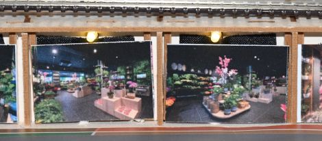 Die linke Seite beherbergt einen großen Blumenladen.