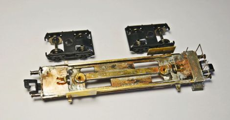 das lackierfertige Chassis von oben