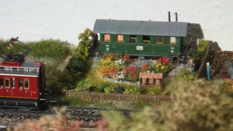 Eine Reminiszenz an den Film "Das fliegende Klassenzimmer" von 1973 mit Heinz Reincke und "Blacky" Fuchsberger.