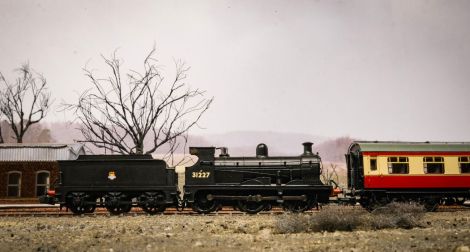 ... knarzt im Leerlauf durch die Kurve ...